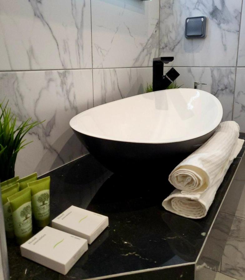 Romantic Deluxe Svite Wise Jacuzzi And Sauna Атина Екстериор снимка