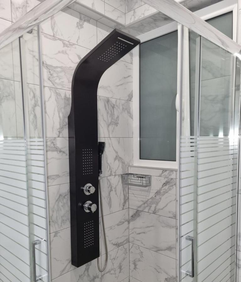 Romantic Deluxe Svite Wise Jacuzzi And Sauna Атина Екстериор снимка