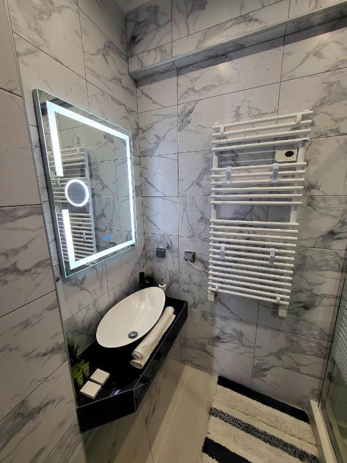 Romantic Deluxe Svite Wise Jacuzzi And Sauna Атина Екстериор снимка
