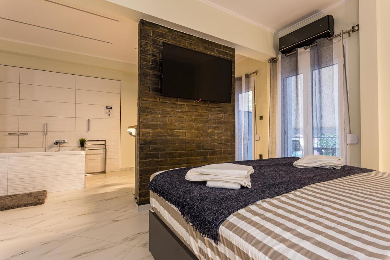 Romantic Deluxe Svite Wise Jacuzzi And Sauna Атина Екстериор снимка