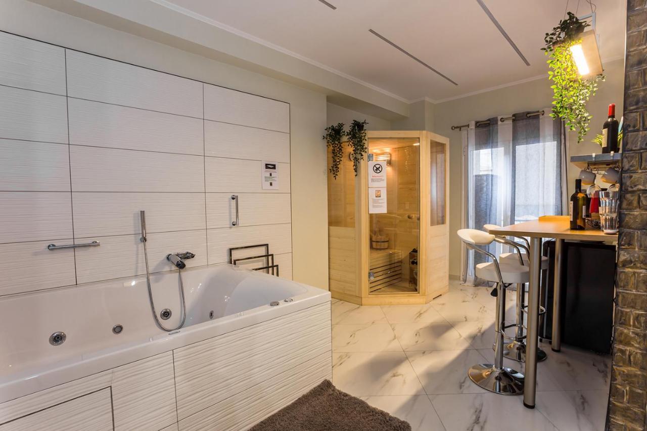 Romantic Deluxe Svite Wise Jacuzzi And Sauna Атина Екстериор снимка